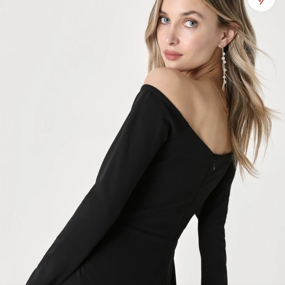 Black Off-the-Shoulder Long Sleeve Maxi Dress - Picture 2 of 3